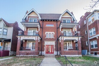 Building Photo - Rehabbed 2-bedroom apartment in the heart ...