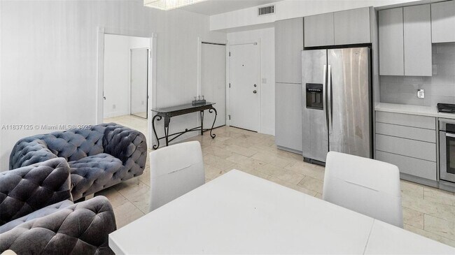Building Photo - 4215 Sheridan Ave