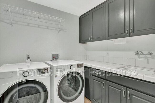 Building Photo - 12865 Palisades Ct