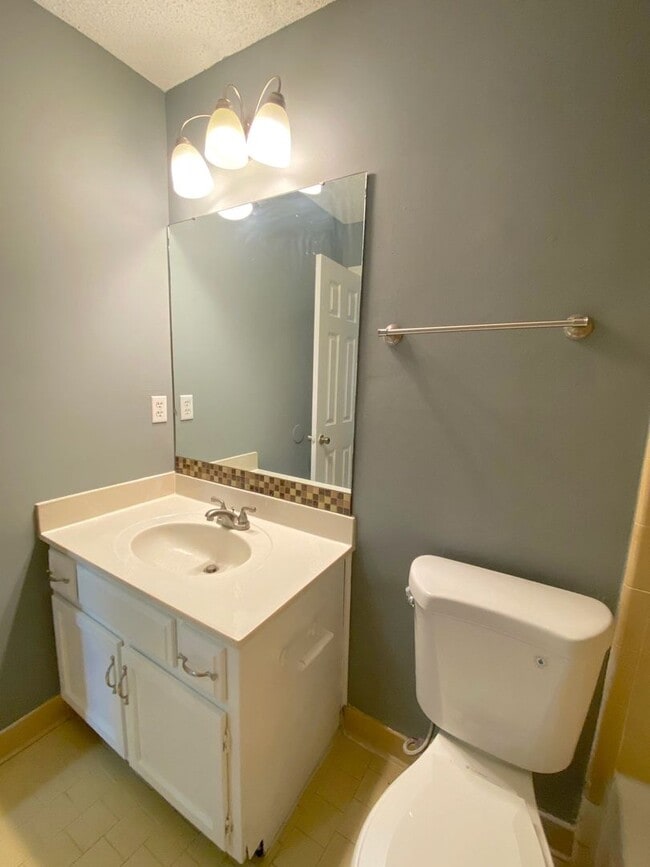 Building Photo - 8115 Kerry Dr