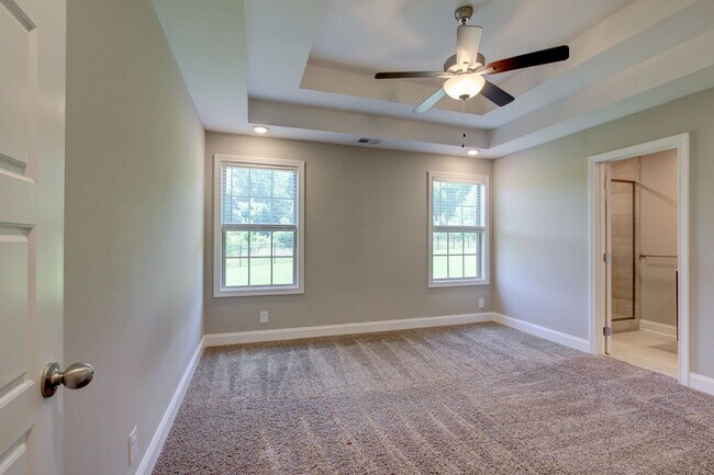 Building Photo - Sharp 3 bed 2 Bath Close To Ft Campbell