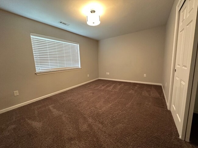 Building Photo - 921 Quail Point Ct