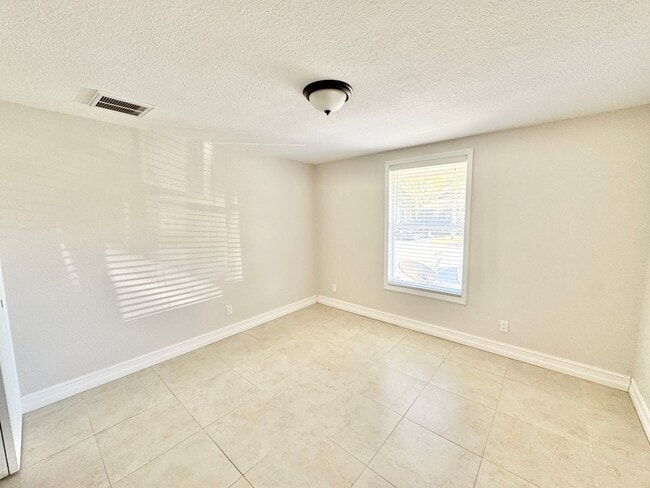 Building Photo - ** TREETOPS OF NAPLES ** 1 BED / 1 BATH - CONDO - SOUTH NAPLES - ANNUAL RENTAL