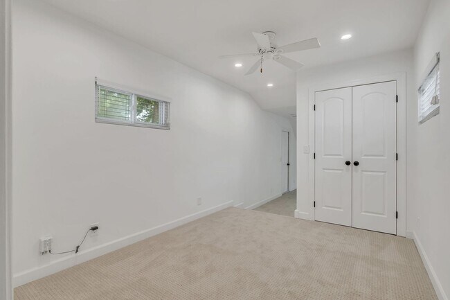 Building Photo - 221 Adams Ct