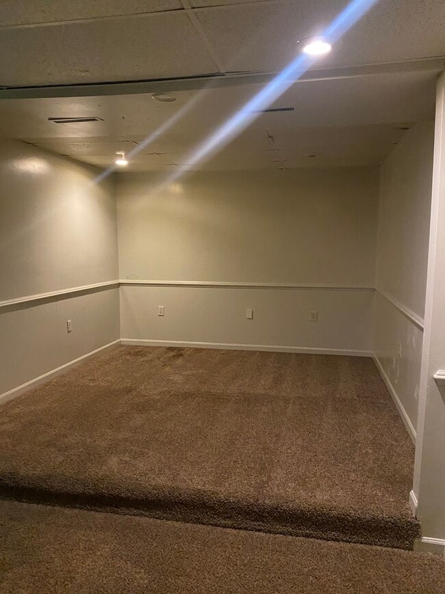 Building Photo - 607 Emerald Dr