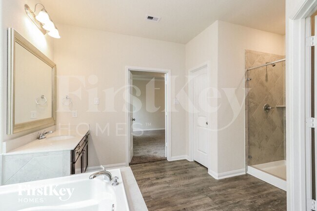 Building Photo - 16033 Deer Pines Dr