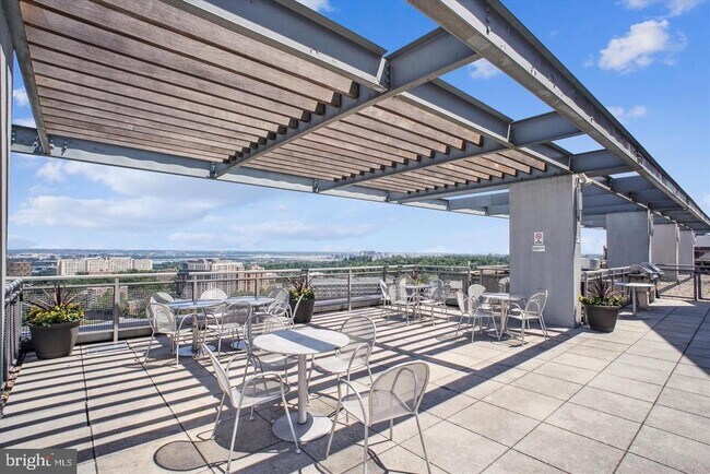 Building Photo - 2001 15th St N