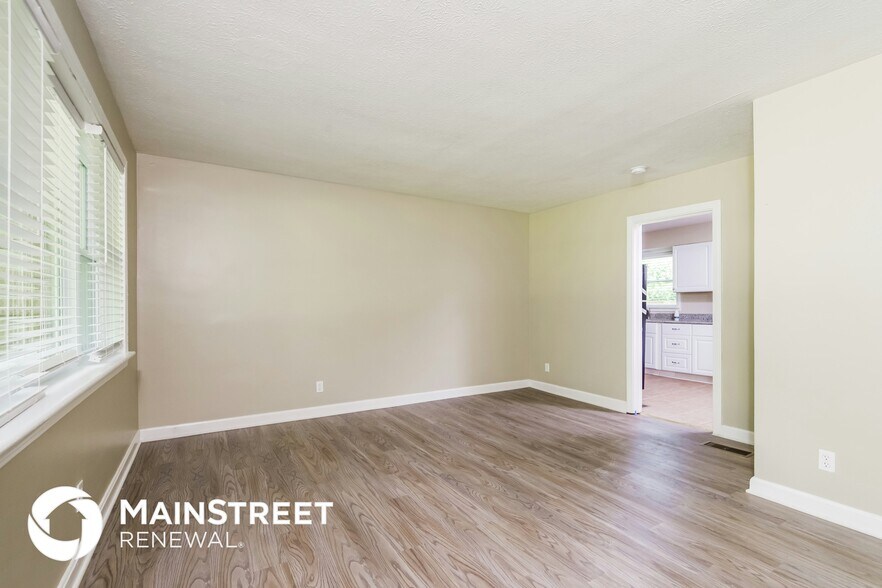 Building Photo - 2215 Cavalier Dr