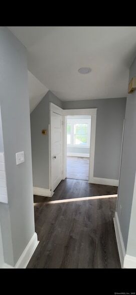 Building Photo - 95 New Canaan Ave