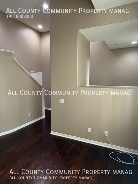 Building Photo - 315 W Linden Dr
