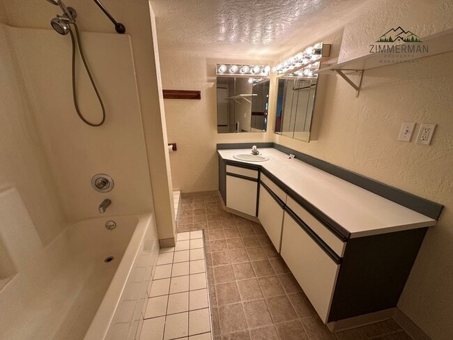 Building Photo - 3793-3795 Redwood Dr