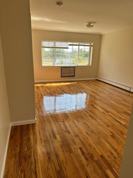 Building Photo - 2861 Grace Ave