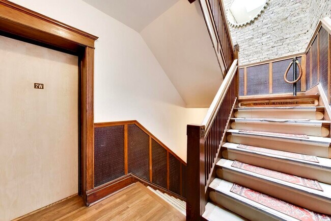 Building Photo - 1126 W Morse Ave