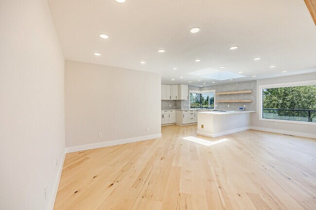 Building Photo - Sophisticated and Elegant home is located in Harbor Ridge at Browns Point. Spacious 4 bedroom, 4 ...