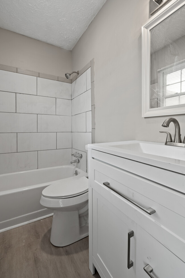 Master Bathroom - 1351 Lucile Ave SW