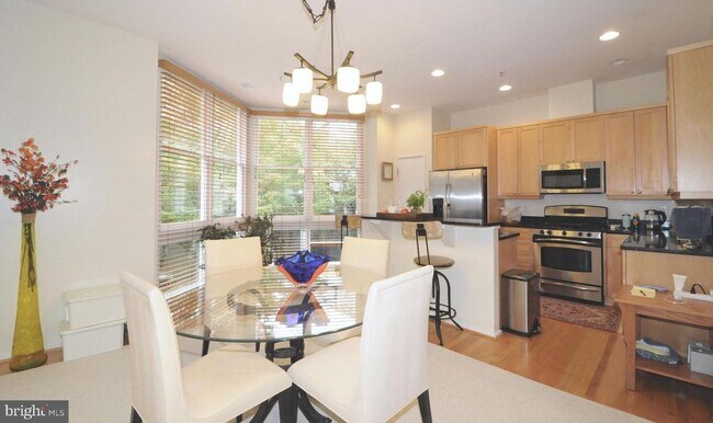 Building Photo - 2010 N Westmoreland St