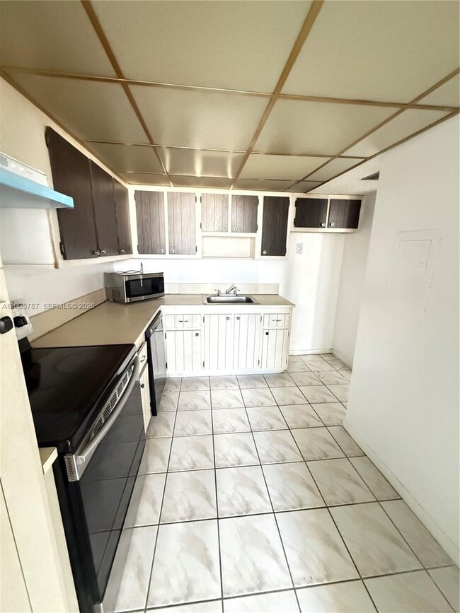 Building Photo - 2025 NE 164th St