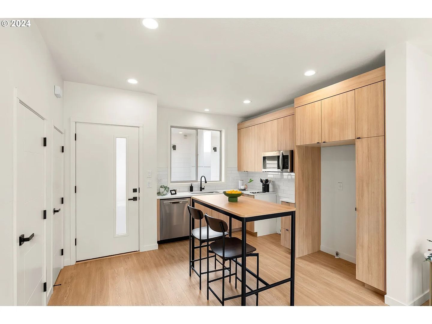 Building Photo - 1570 SE 50th Ave