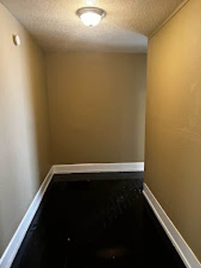 Building Photo - MOVE IN SPECIAL!! FIRST MONTH FREE!