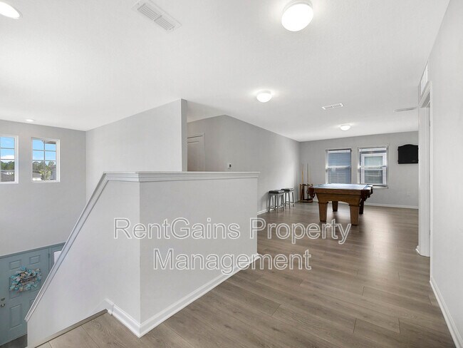 Building Photo - 597 Meadow Ridge Dr
