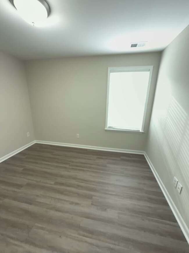 Building Photo - 650 Pippin Dr
