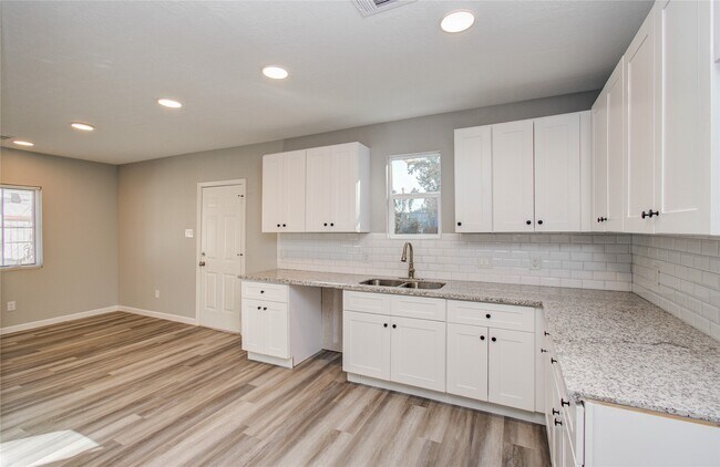 Building Photo - 9414 Lanewood Dr