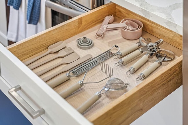 Building Photo - 422 Morse Ave