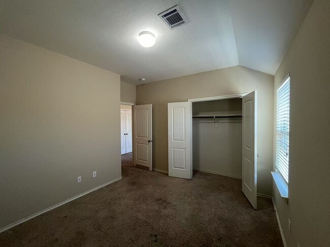 Building Photo - Spacious 4-Bedroom Family Home with Open F...