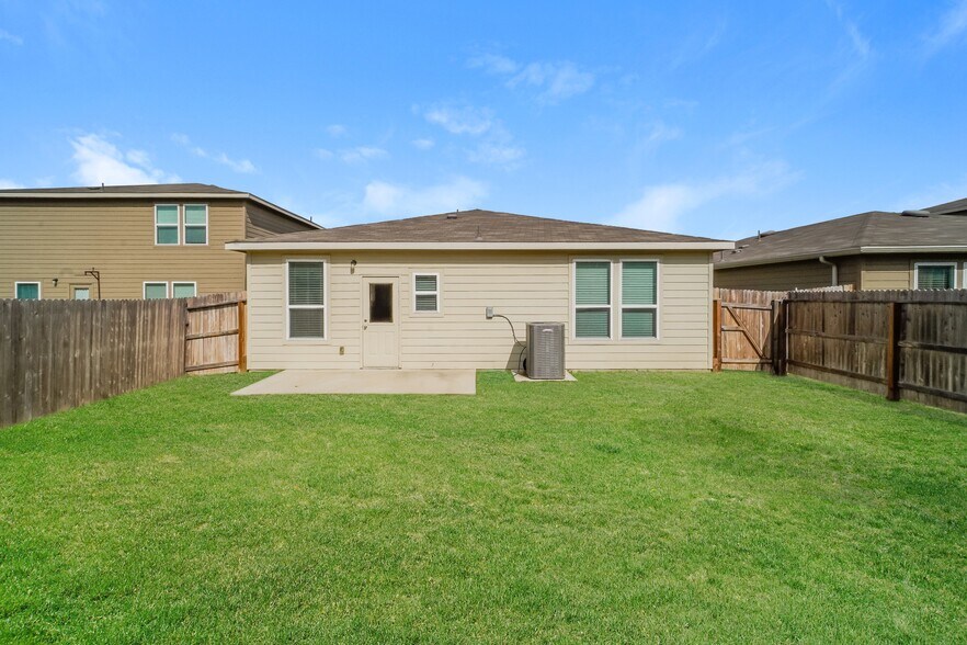 Building Photo - 448 Nova Zembla
