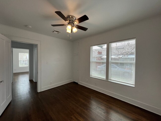 Building Photo - KW 3 bedroom 1 Full bath
