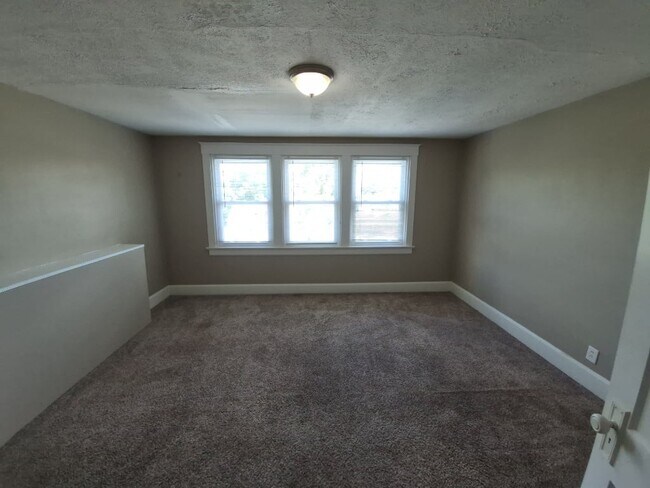 Building Photo - 4939 Western Hills Ave