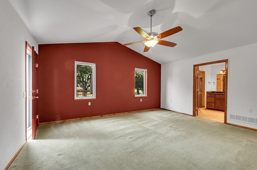 Building Photo - 379 Lincoln Ct