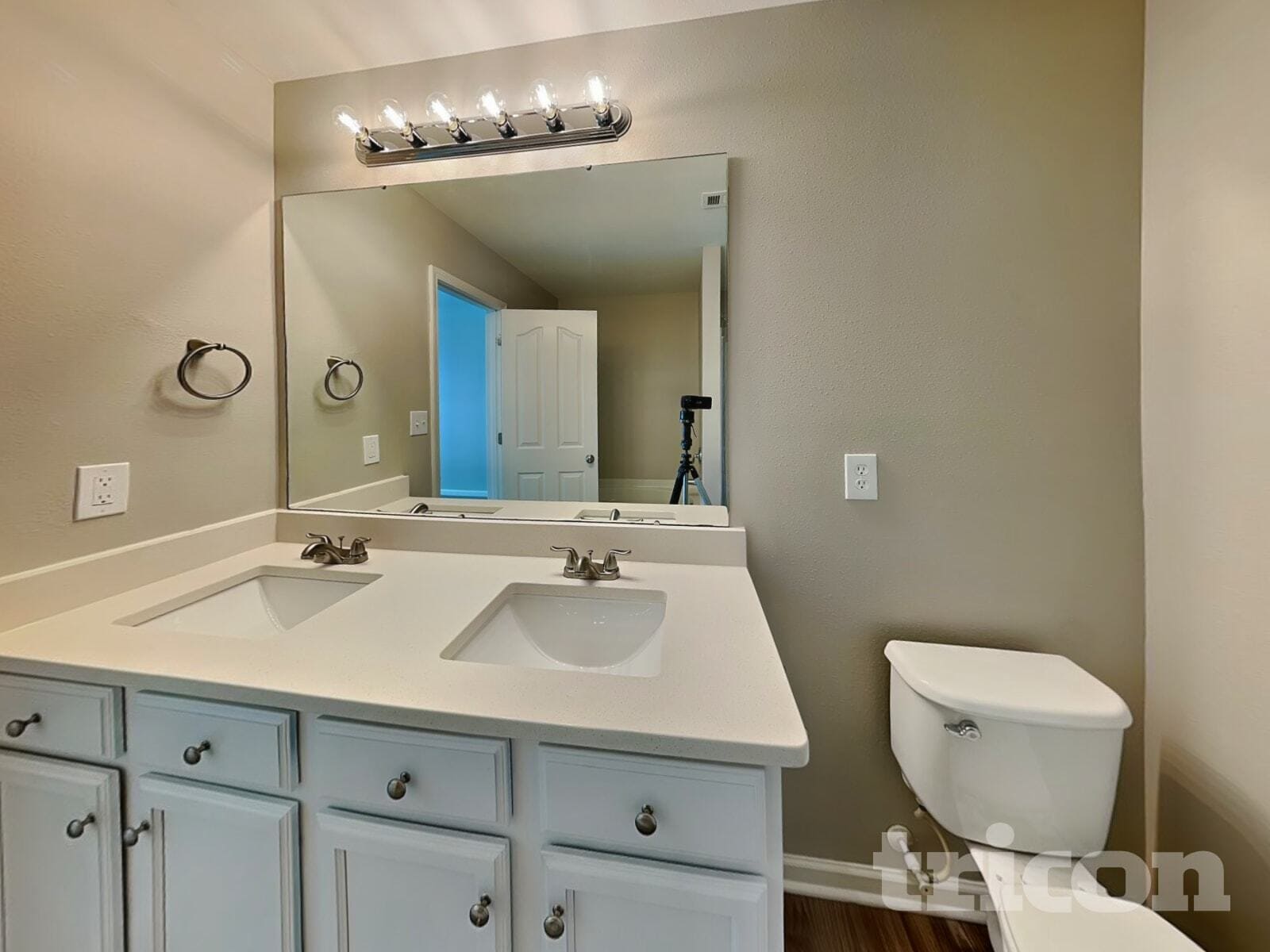 Building Photo - 1790 Eastway Dr