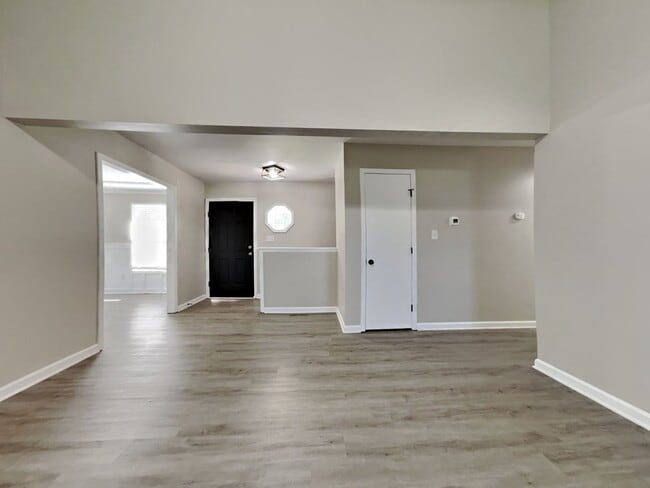 Building Photo - Charming 3-Bed, 2-Bath Home in Lee’s Summit | Cul-de-Sac, Fireplace & Fenced Yard