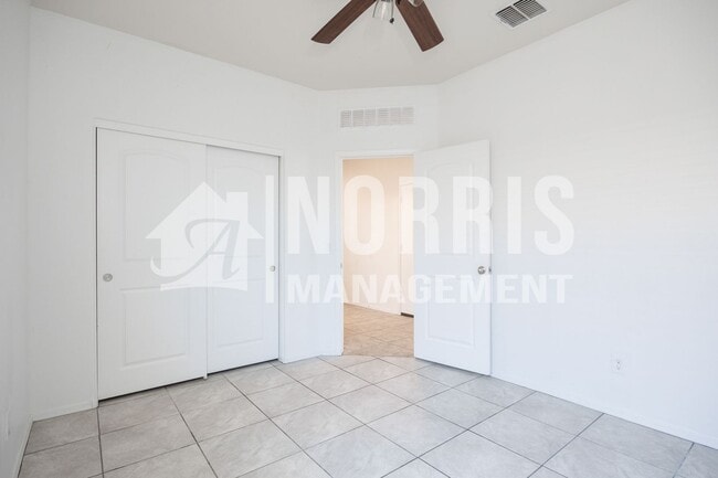 Building Photo - Low Maintenance Home Centrally Located