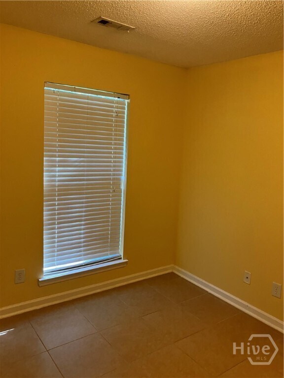 Building Photo - 164 River Bend Dr