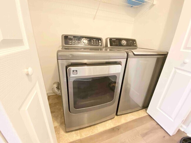 Building Photo - 2495 Danver Ln