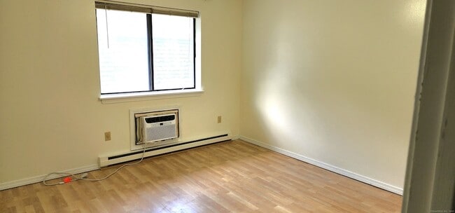 Building Photo - 260 Scott Rd