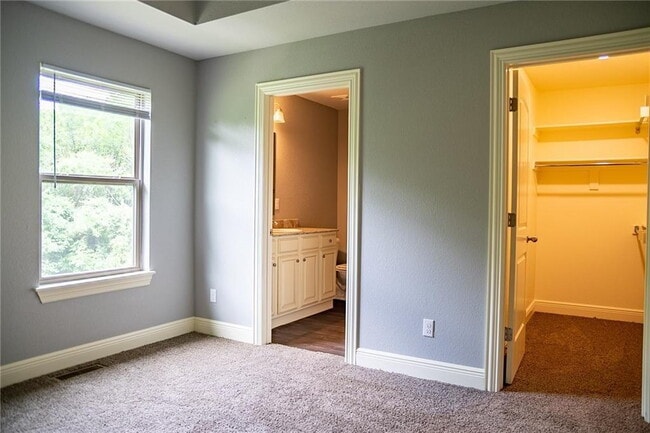 Building Photo - Ready to rent for Summer 2026 | 3 bed, 3 bath