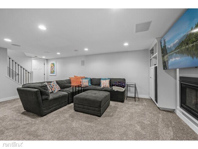 Building Photo - 4 br, 3 bath House - 6141 concord ave