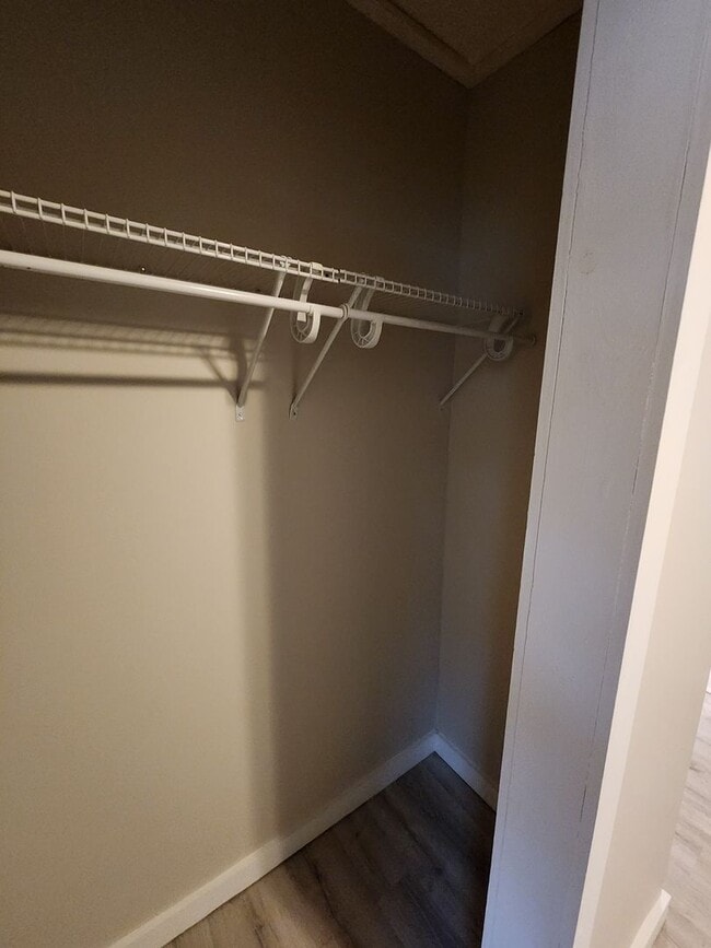 Building Photo - Spacious 3-Bedroom, 1-Bathroom Home AVAILABLE NOW!!