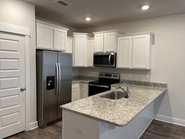 Building Photo - 1630 Iroquois Ct