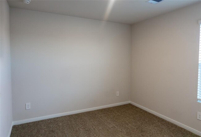 Building Photo - 401 Abbey Ln