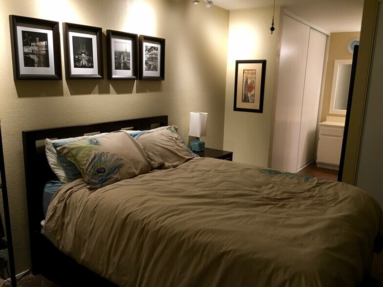 Building Photo - 4015 Porte La Paz