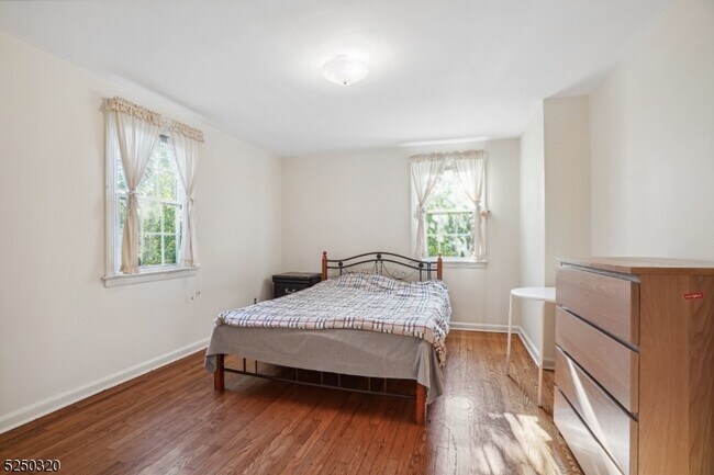 Building Photo - 10 Yorktown Terrace