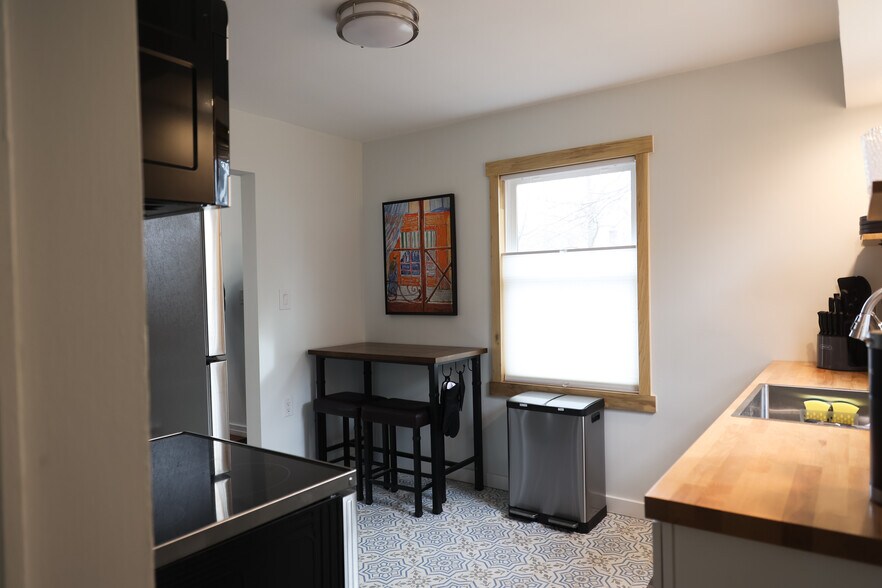 Building Photo - 5106 Rosslyn Ave