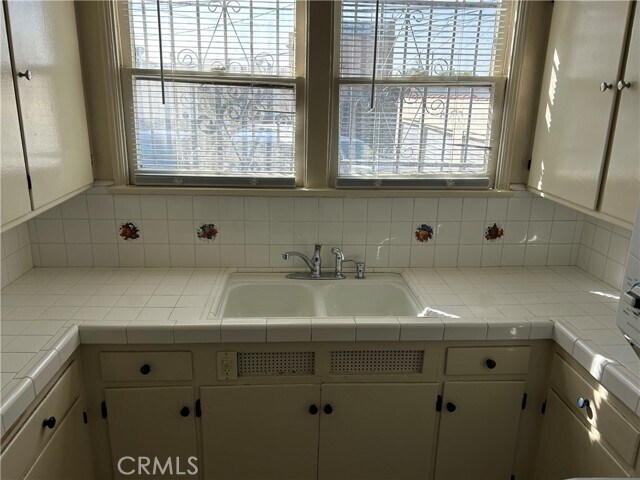 Building Photo - 1365 Masselin Ave