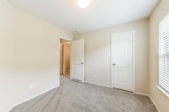 Building Photo - 16155 Beachside Pl