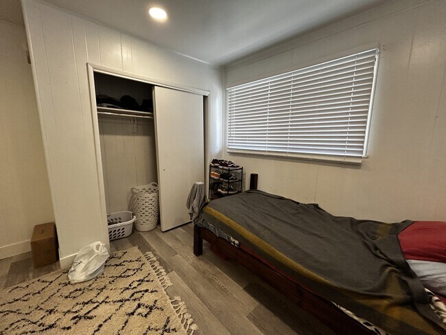 Building Photo - 775 E 820 N