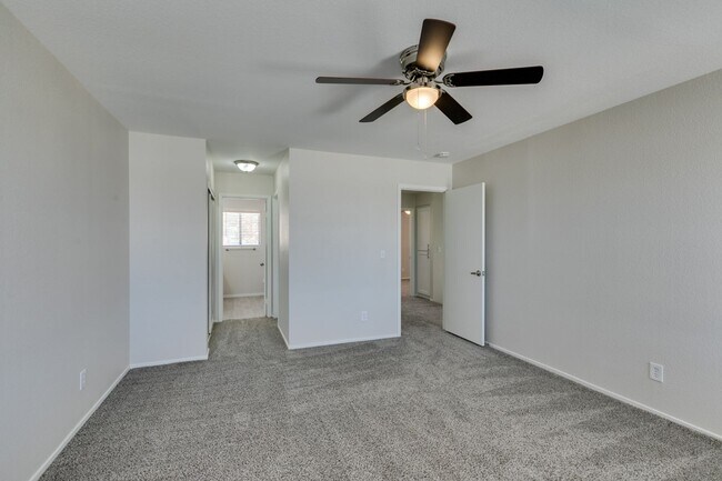 Building Photo - Great 3 bedroom home in South Shore!!